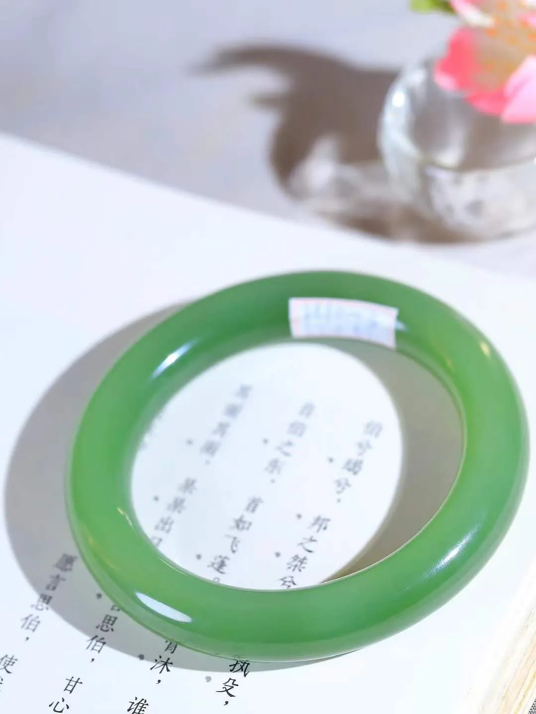 【碧波流转·手镯】

收藏传家级臻品️和田玉碧玉猫眼圆条手镯，玉质细腻温润，手感舒适，️线条