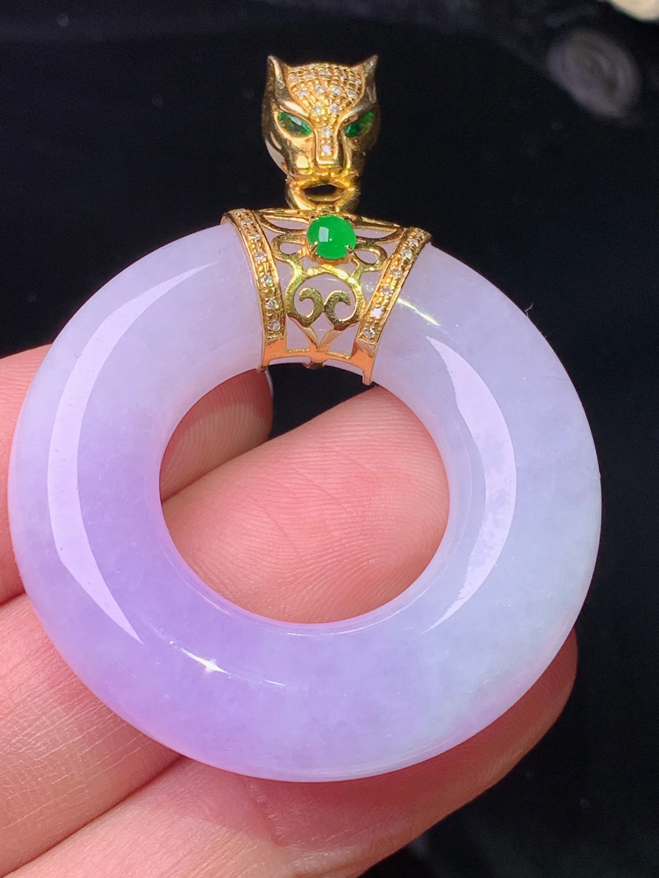 18k金镶嵌紫罗兰平安环吊坠 玉质细腻 色泽清新艳丽 整体尺寸49.2*36.7*8.6