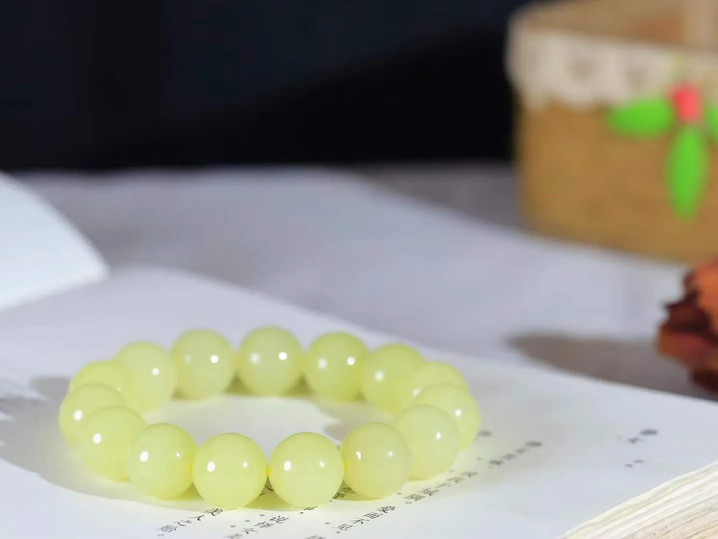 【珠圆玉润.手串】

精品️和田玉黄口珠圆玉润手串 玉质温润细腻  整串打磨圆润，佩戴舒适。珠珠落