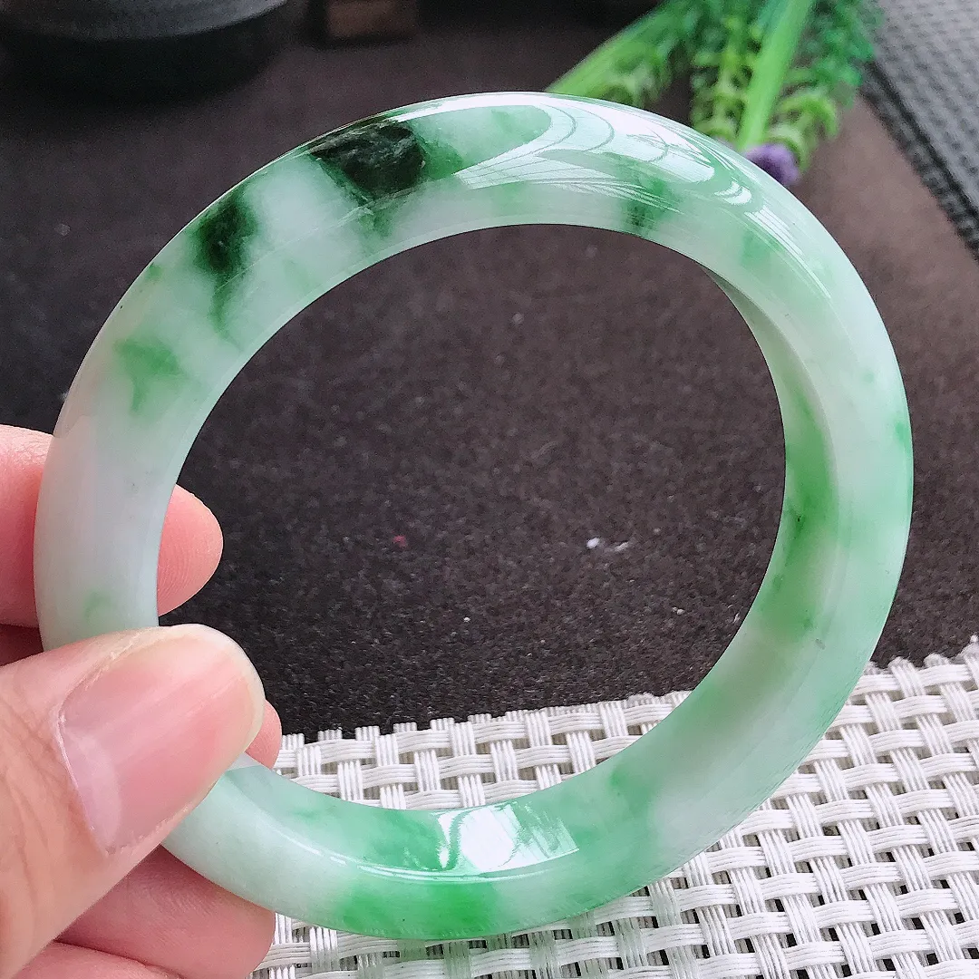 实拍A货翡翠60.5/12.6/9.5老坑精美冰润飘绿手镯大圈口宽边玉镯手环
