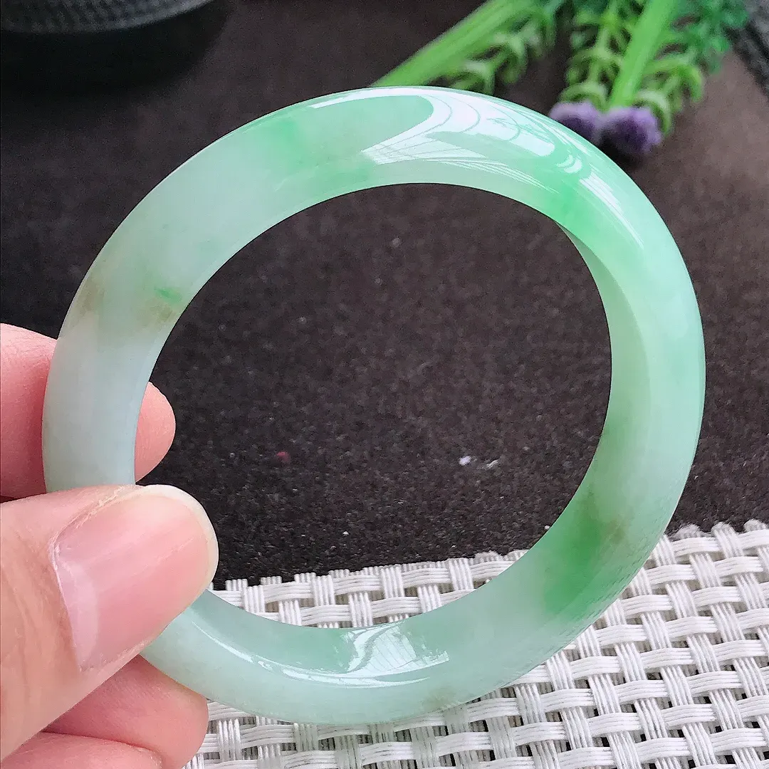 实拍A货翡翠53/11.5/8.2老坑冰胶水灵飘阳绿手镯宽边玉镯手环