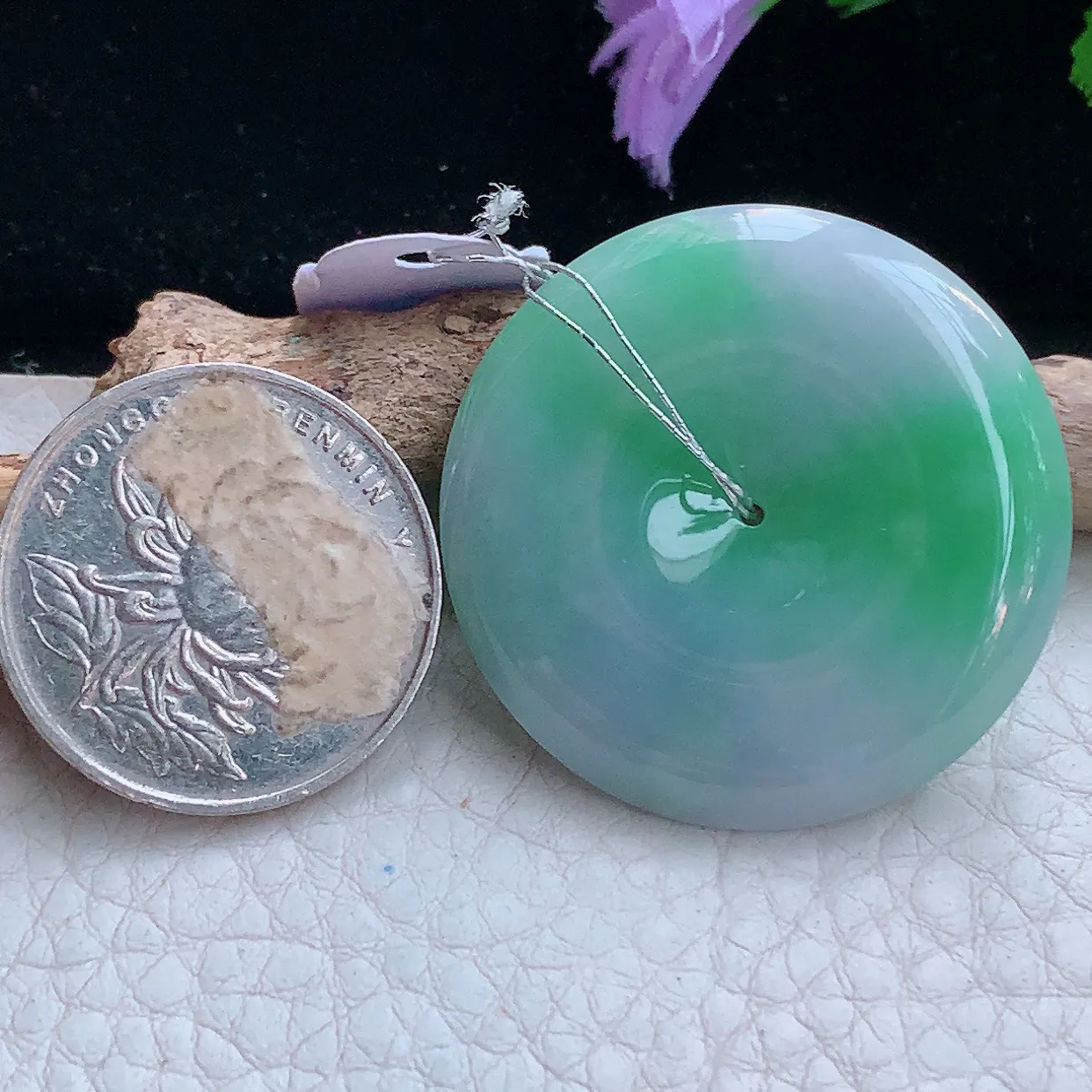 xqa实拍35*5.8缅甸翡翠浅绿大平安扣玉坠