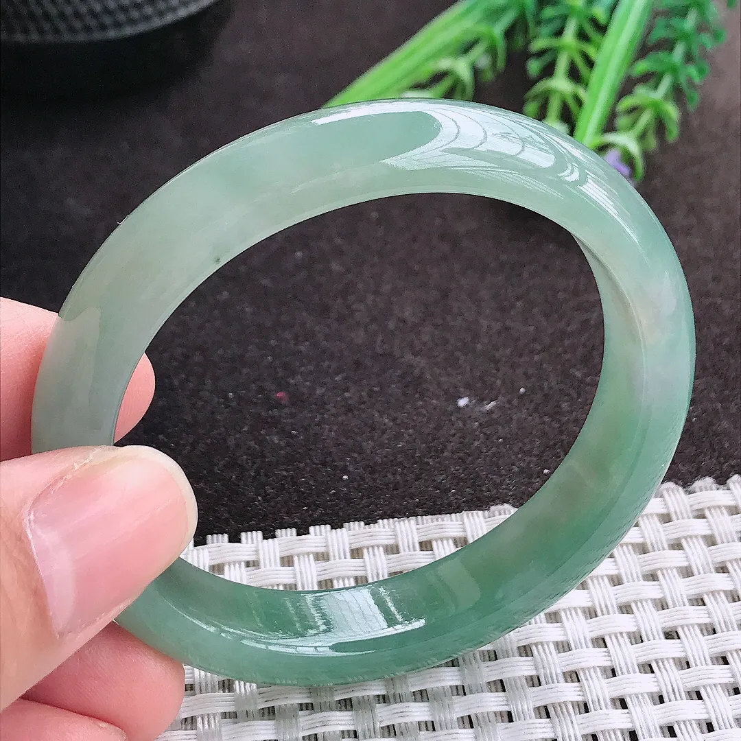 实拍A货翡翠53.5/48/12.1/7.8老坑冰润满油绿贵妃手镯宽边玉镯手环