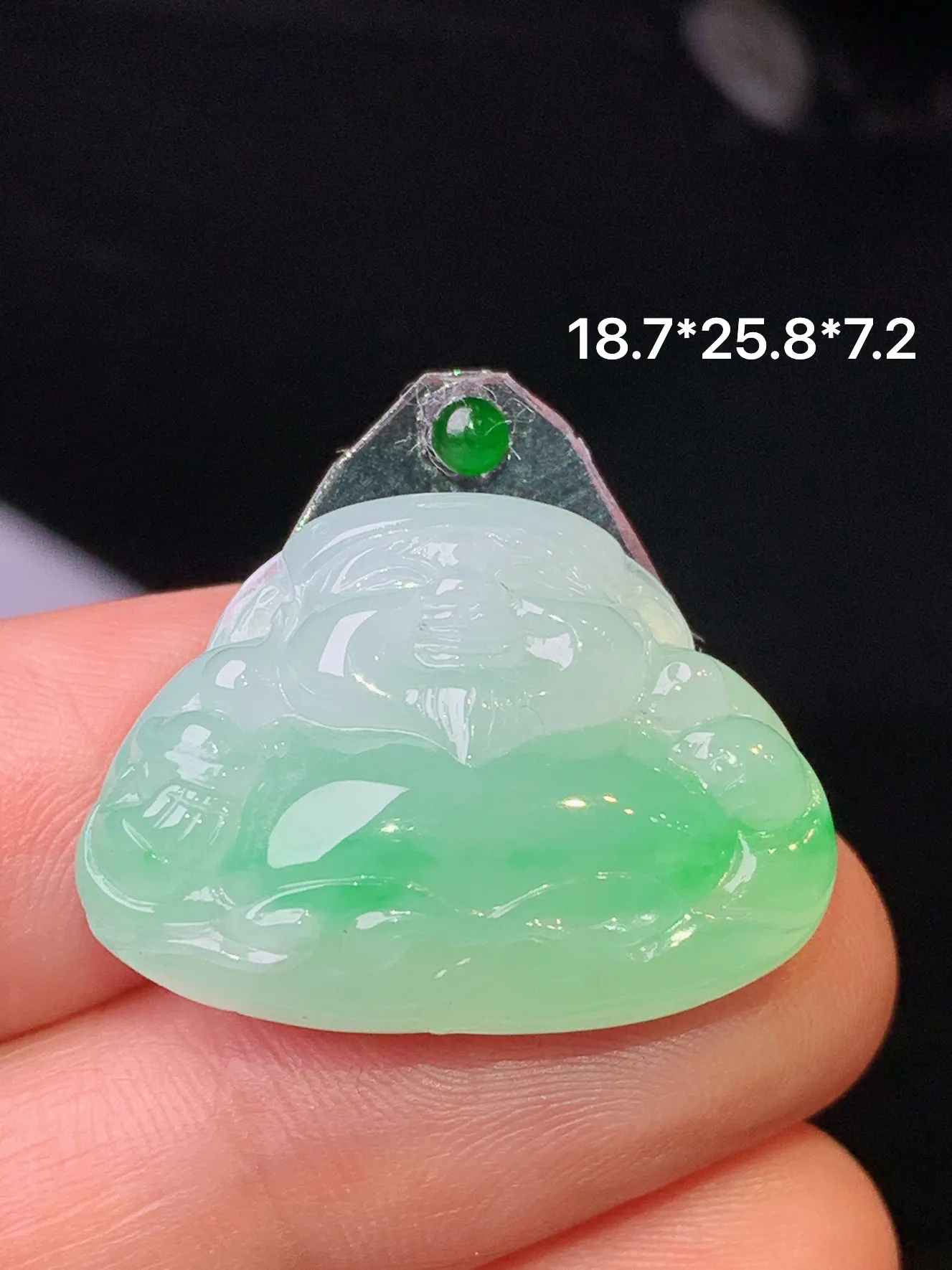 镶嵌款 飘绿佛公吊坠 玉质细腻 色泽清新艳丽 整体尺寸18.7*25.8*7.2