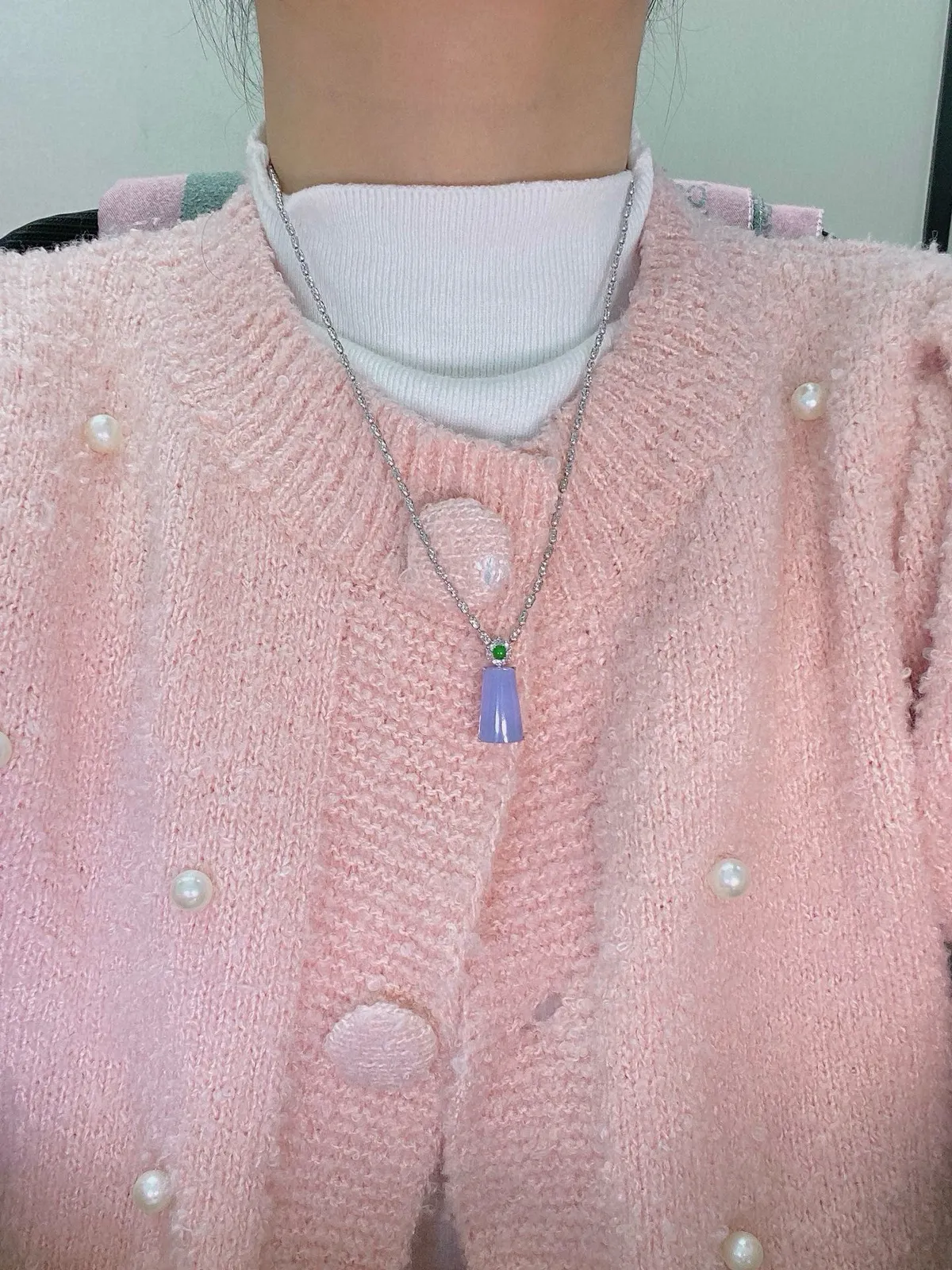 【冰种紫无事柱吊坠】质地细腻，光泽度不错，18k金钻镶嵌，裸石尺寸18.1*10.2*6毫米