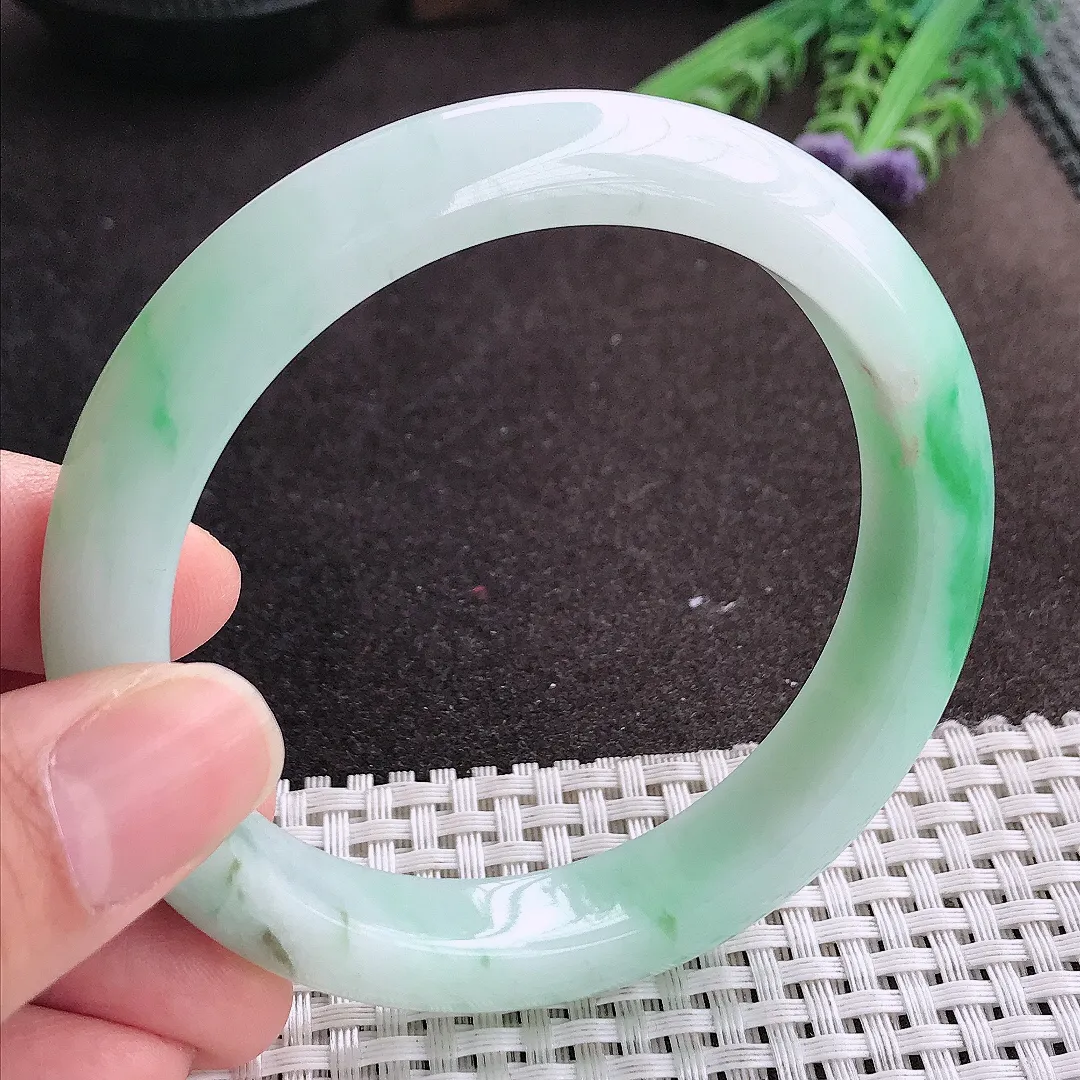 实拍A货翡翠60.5/12.2/9老坑精美温润飘阳绿手镯宽边玉镯手环