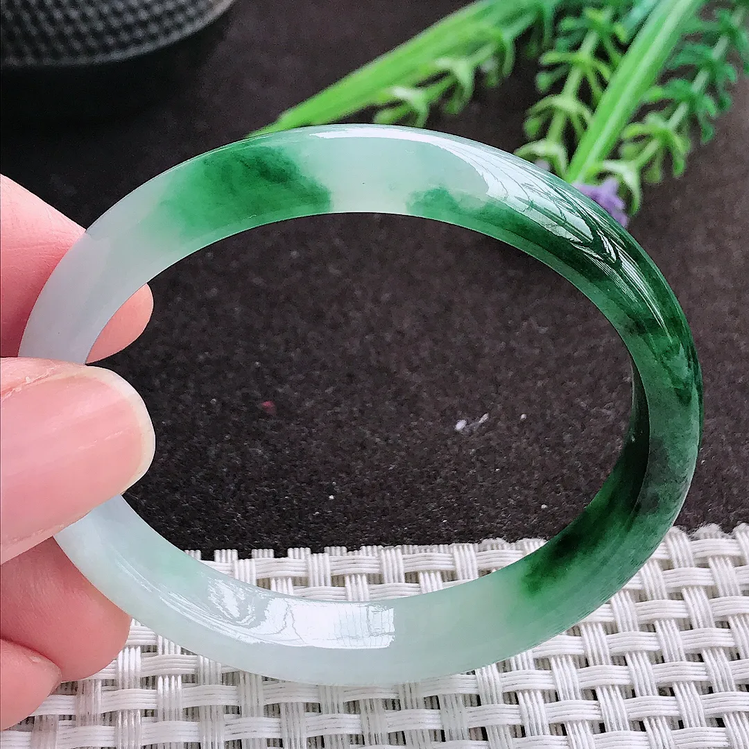 实拍A货翡翠53.5/48.5/9.8/6.3老坑冰胶水灵飘花贵妃手镯宽边玉镯手环