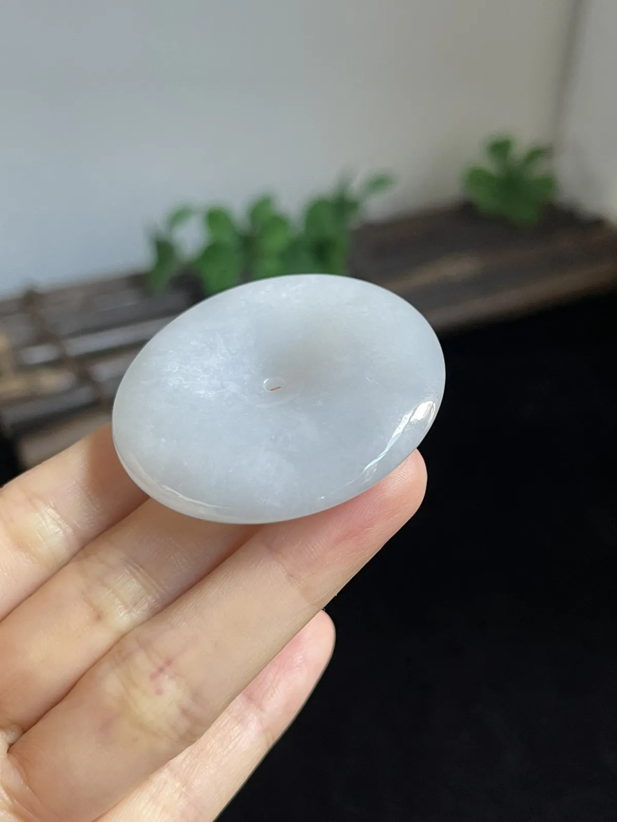 翡翠糯化种白色平安扣