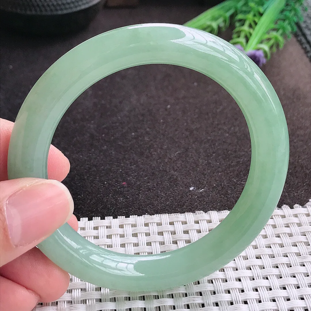 实拍A货翡翠56/10.1/10.2老坑冰胶水灵冰晴满绿圆条手镯玉镯手环