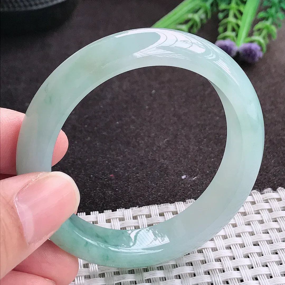 实拍A货翡翠51.5/12.2/8.2小圈口老坑冰胶果冻飘蓝花手镯宽边玉镯手环