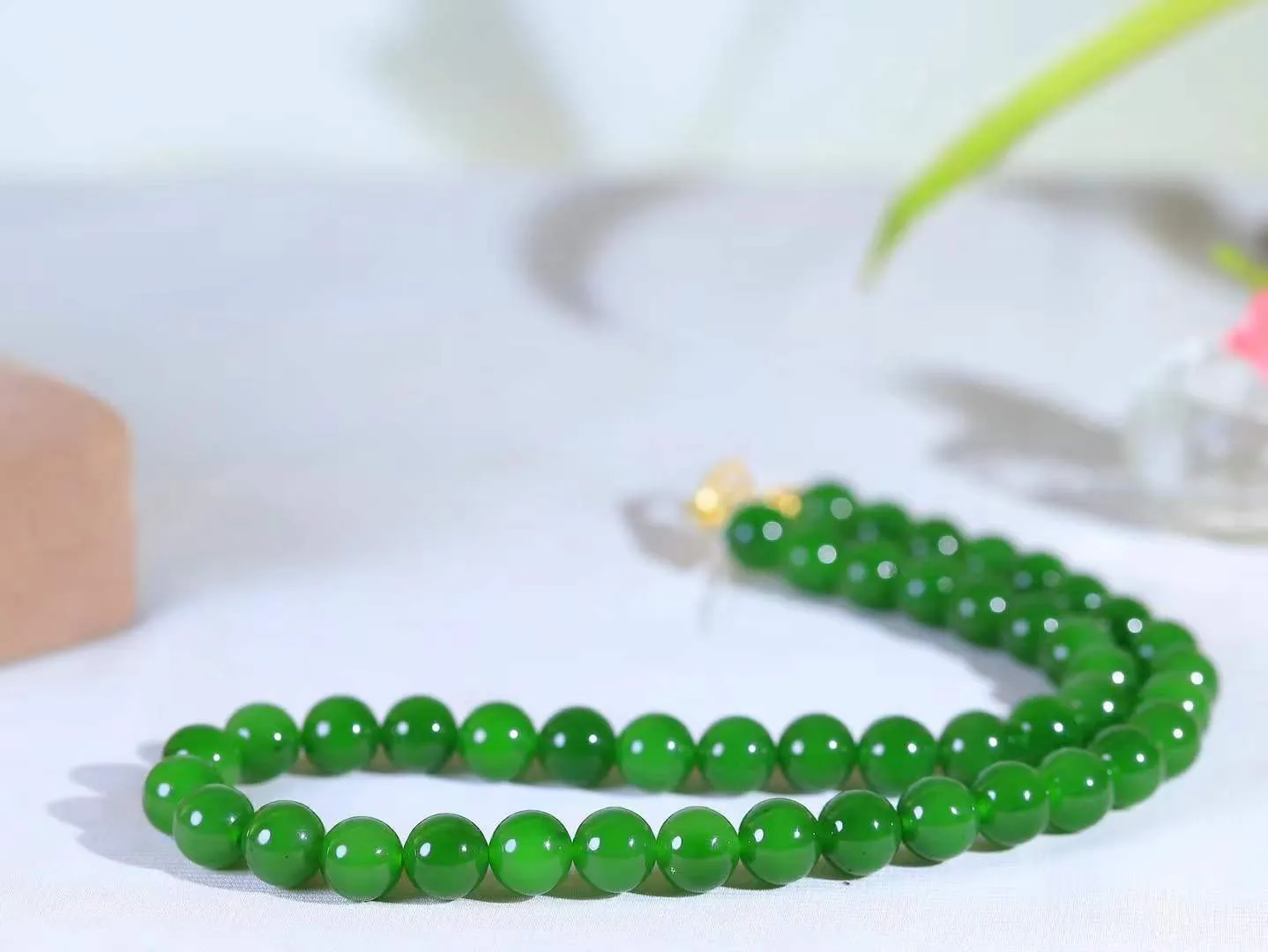 【珠圆玉润.项链】

精品和田玉碧玉珠圆玉润项链 玉质细腻油润 饱满光滑 质朴无华，悠远简单，人心