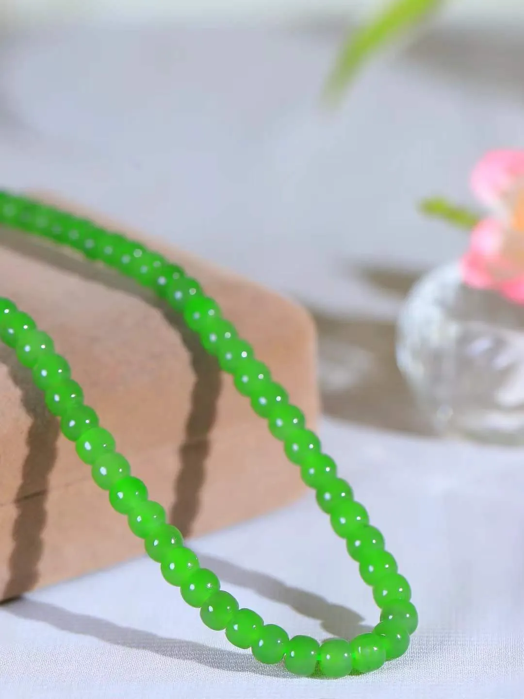 （老型珠.项链）

精品和田玉碧玉老型珠项链 玉质温润细腻 佩戴舒适。间关莺语花底滑，一生美好时光，无论身在何处，都有它相伴相守。事事顺遂，幸福美满，吉祥如意。重31.2克   尺寸取一4.3-5.5mm   FDL-791272631