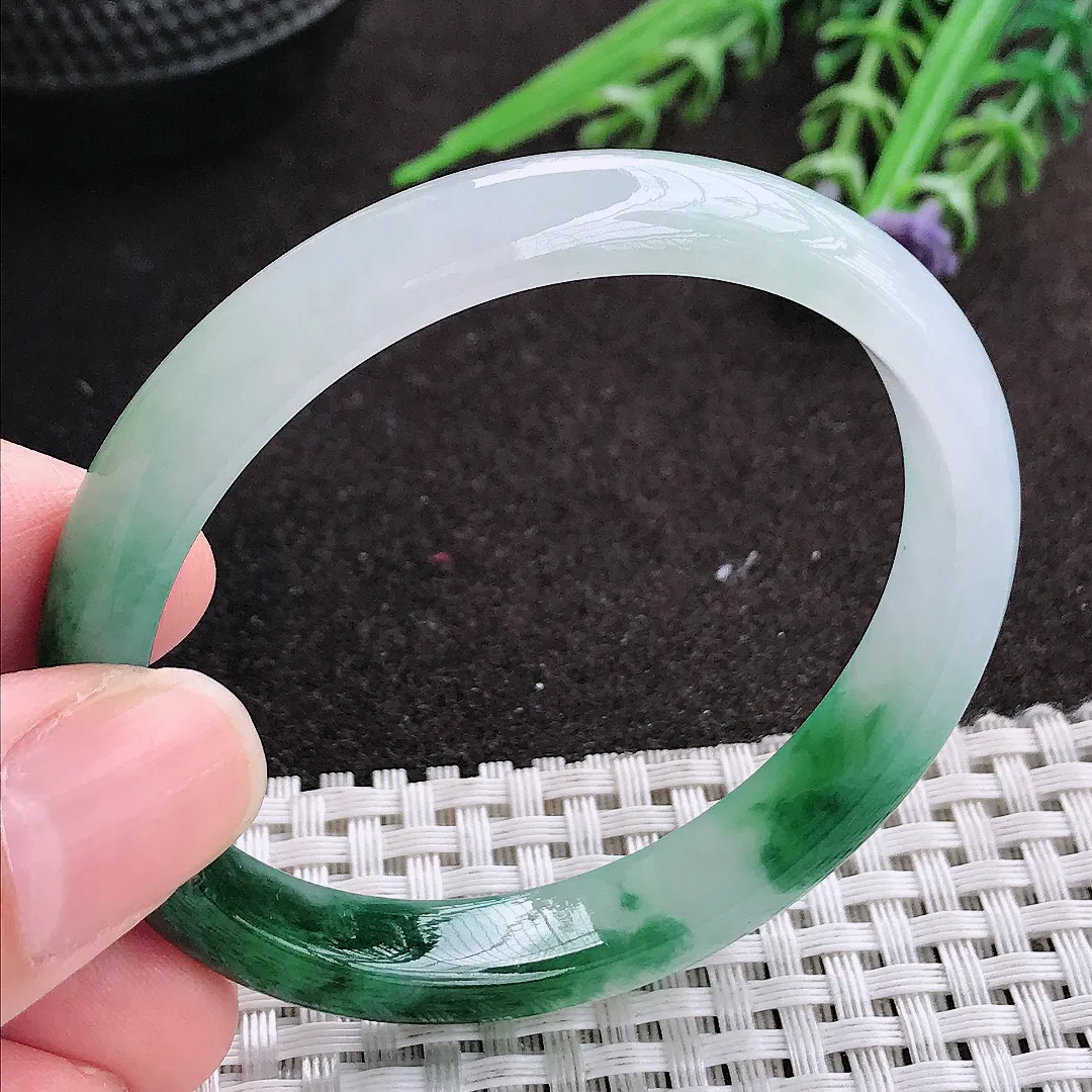 实拍A货翡翠53.5/48.5/9.8/6.3老坑冰胶水灵飘花贵妃手镯宽边玉镯手环
