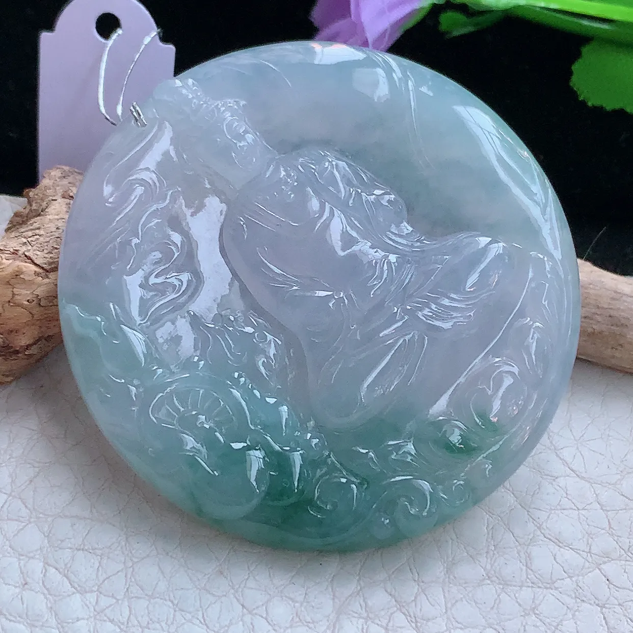 xqa实拍51.2*6缅甸翡翠冰透飘花观音玉坠