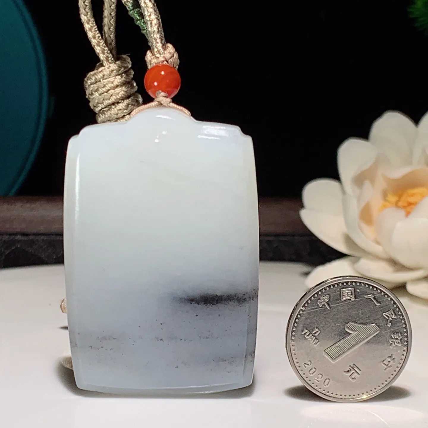 新疆和田玉籽料青花平安无事牌挂件尺寸51/34/11重46.8克 玉质细腻油润。手推出油。佩戴高端典雅。lt251226