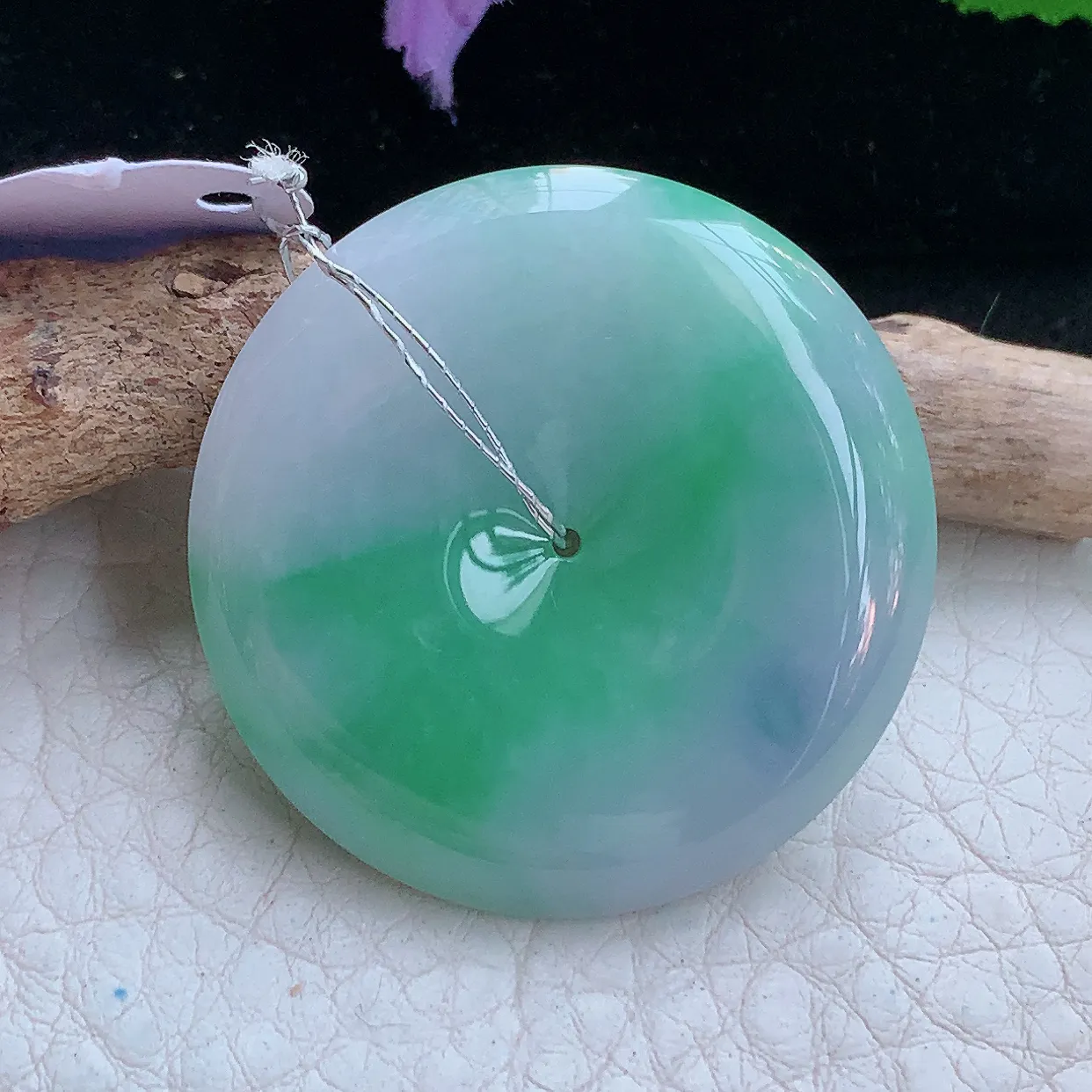 xqa实拍35*5.8缅甸翡翠浅绿大平安扣玉坠