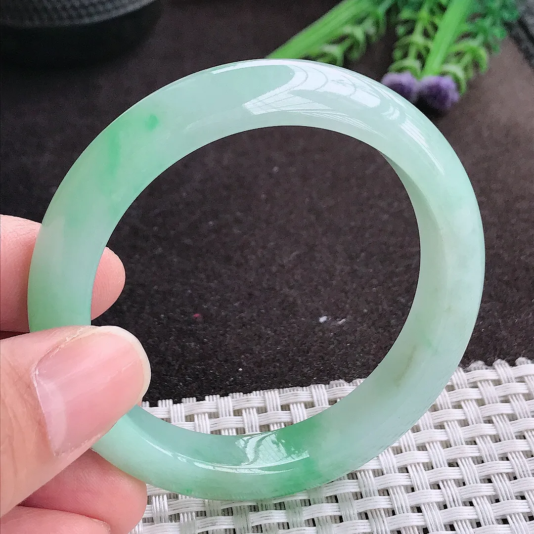 实拍A货翡翠53/11.5/8.2老坑冰胶水灵飘阳绿手镯宽边玉镯手环