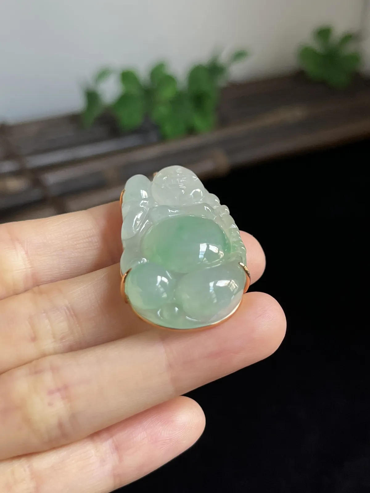 翡翠冰糯种绿色吊坠，印记：Au750,伴钻石