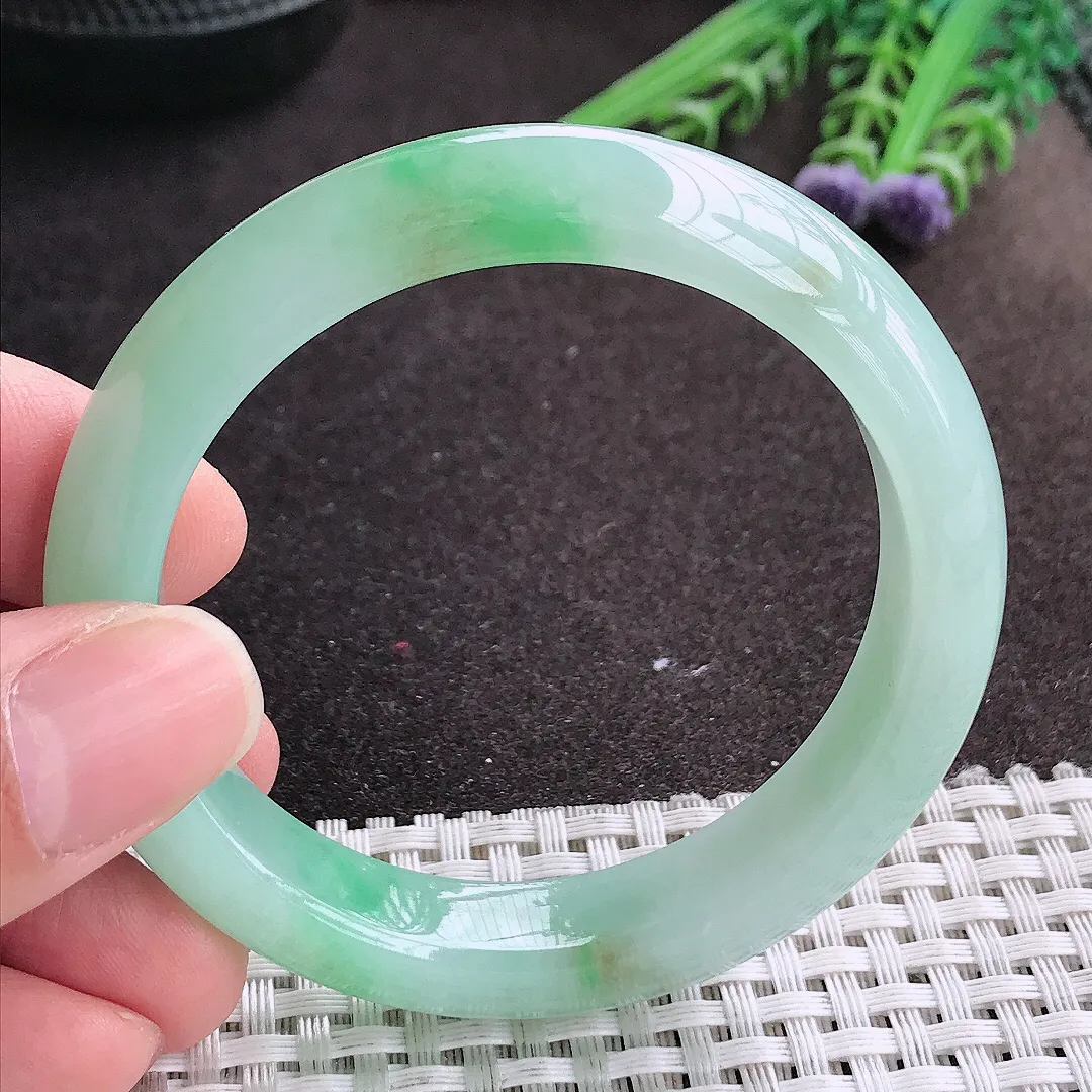 实拍A货翡翠53/11.5/8.2老坑冰胶水灵飘阳绿手镯宽边玉镯手环