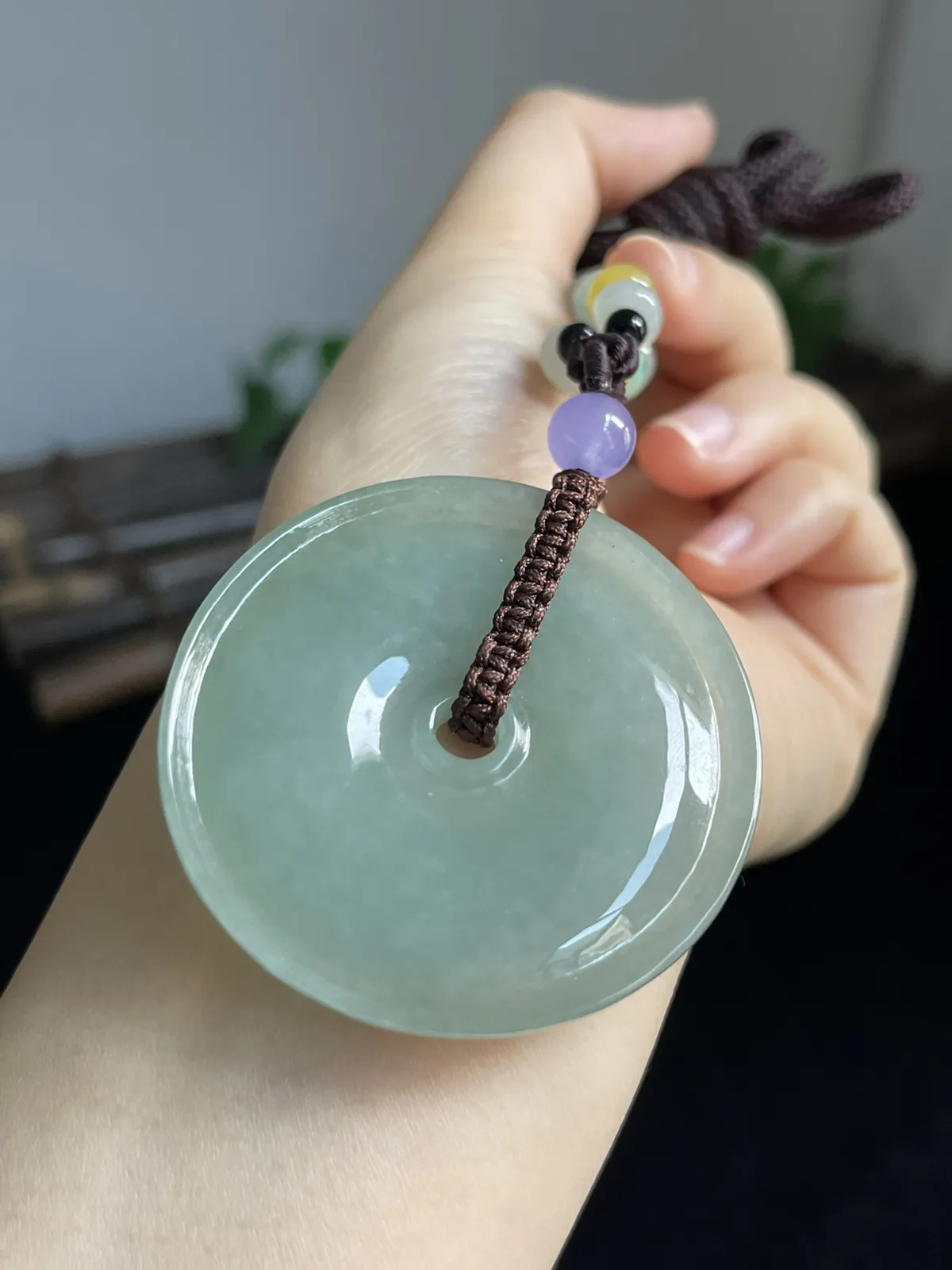 翡翠冰糯种淡绿色平安扣，配珠未测