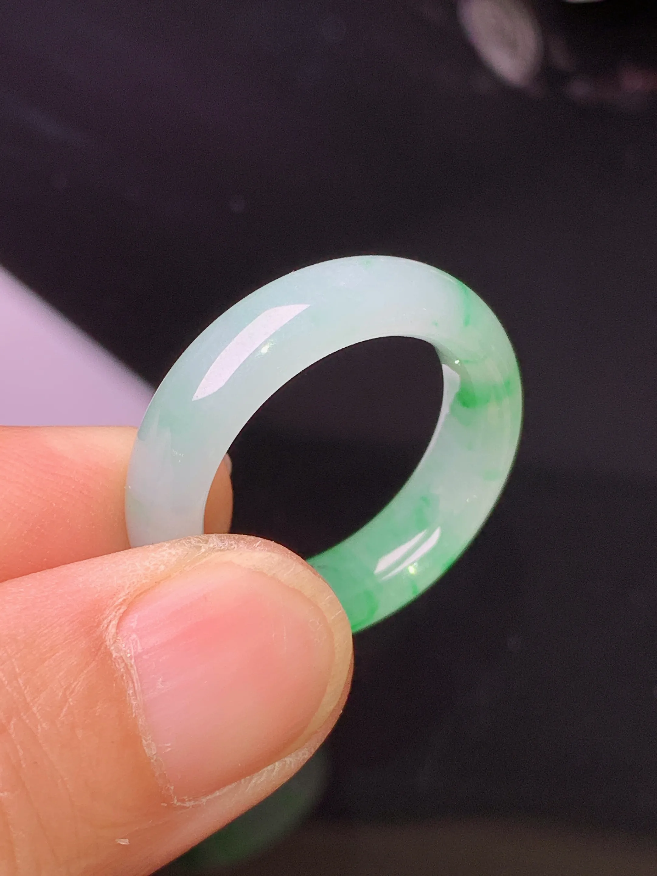 飘绿指环 玉质细腻 色泽清新艳丽 圈口15 整体尺寸24.7*6*3.8