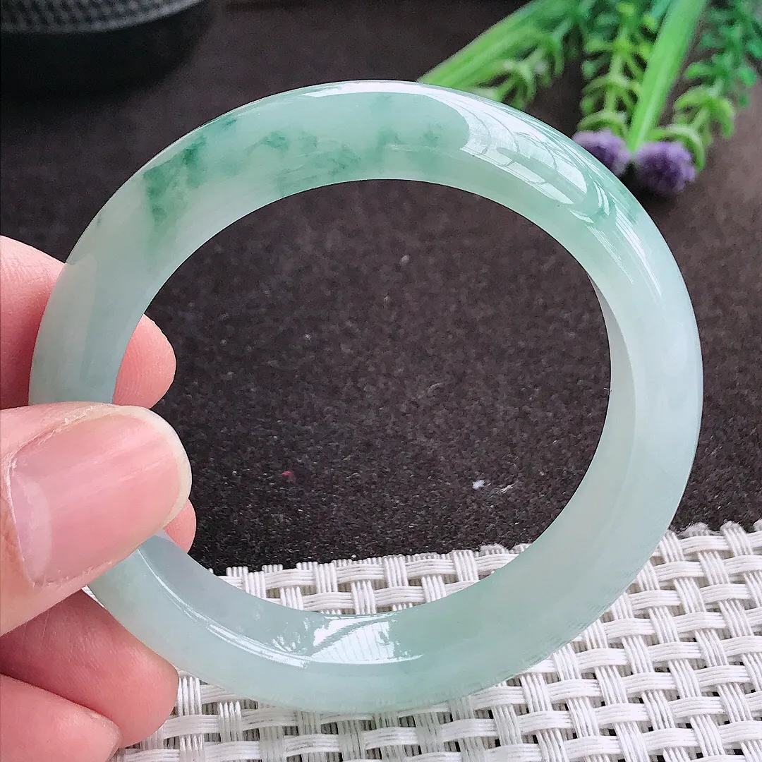 实拍A货翡翠51.5/12.2/8.2小圈口老坑冰胶果冻飘蓝花手镯宽边玉镯手环