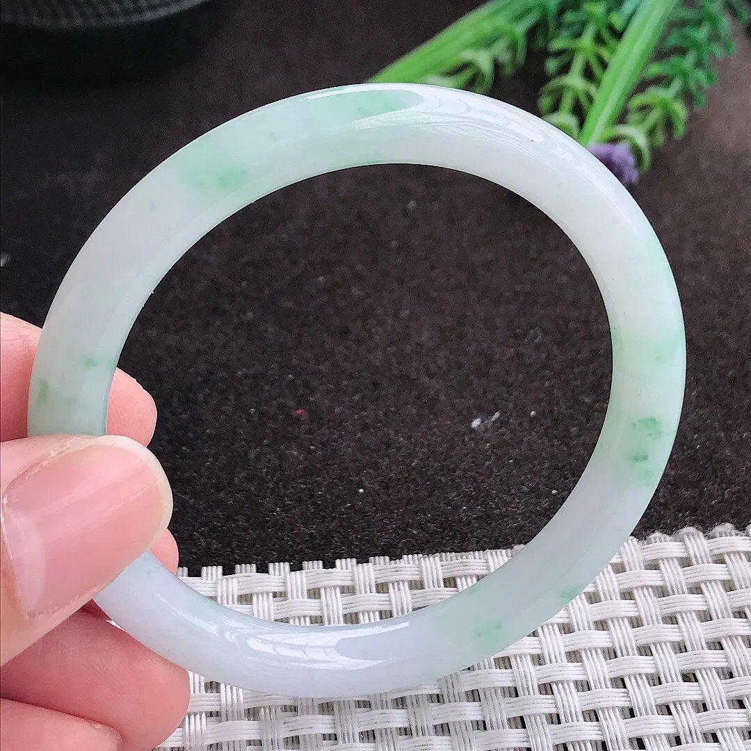 实拍A货翡翠54/7.3/7.6老坑冰润水灵飘绿花圆条手镯宽边玉镯手环