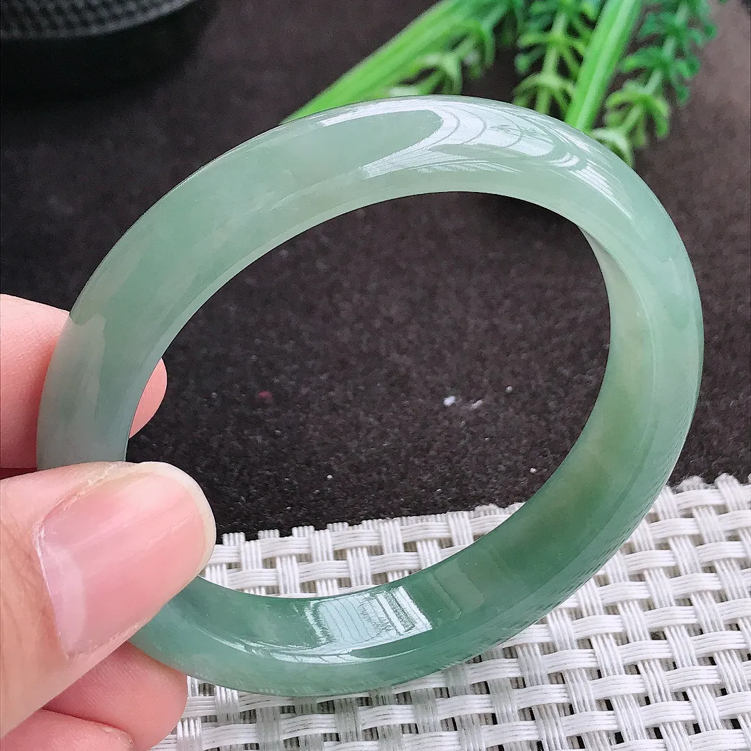 实拍A货翡翠53.5/48/12.1/7.8老坑冰润满油绿贵妃手镯宽边玉镯手环