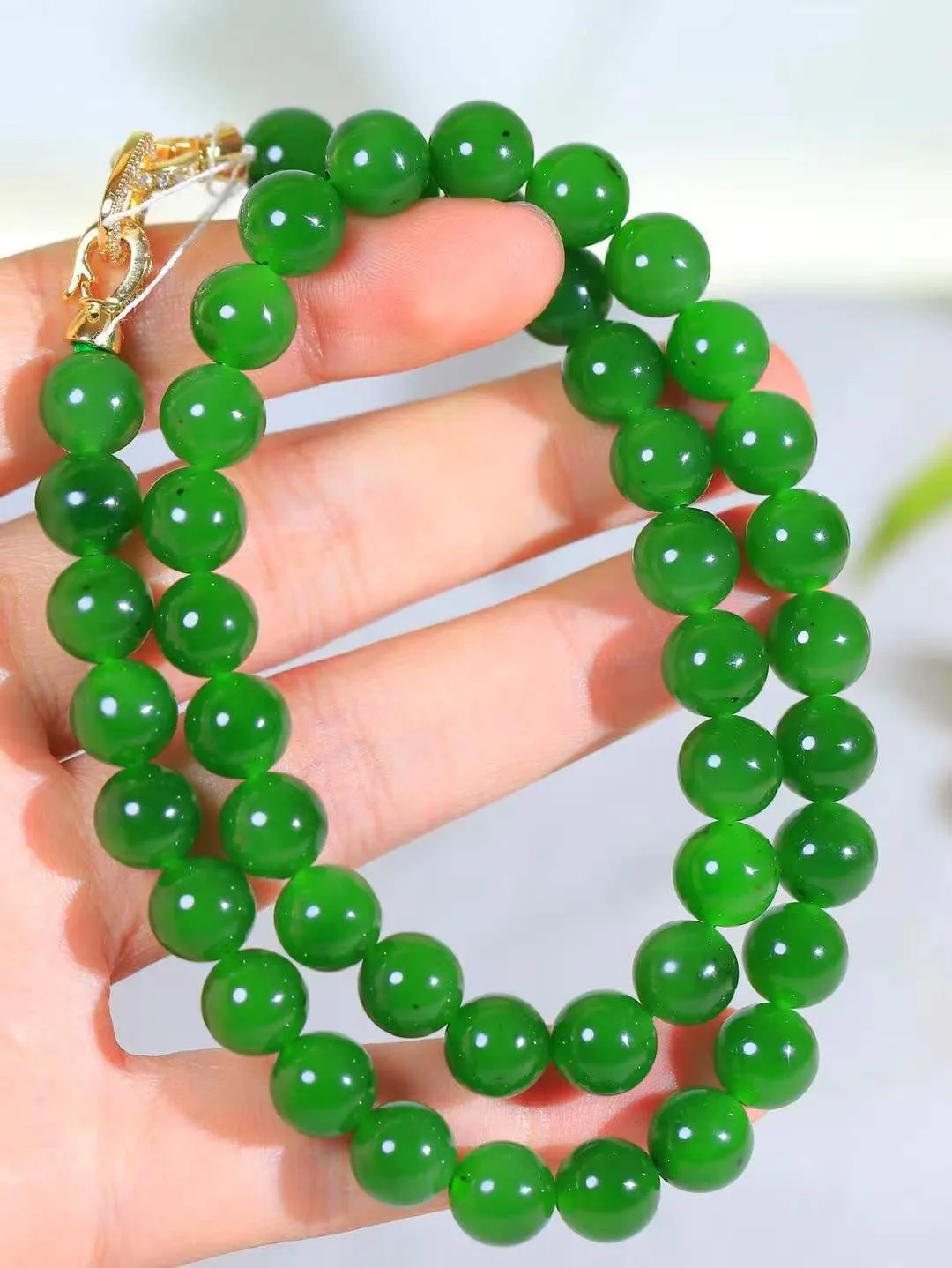 【珠圆玉润.项链】

精品和田玉碧玉珠圆玉润项链 玉质细腻油润 饱满光滑 质朴无华，悠远简单，人心境界远，百世修炼深，心灵常驻善意持，觉悟人生百世修。重73.2克 尺寸取一10mm  FDL-221202622