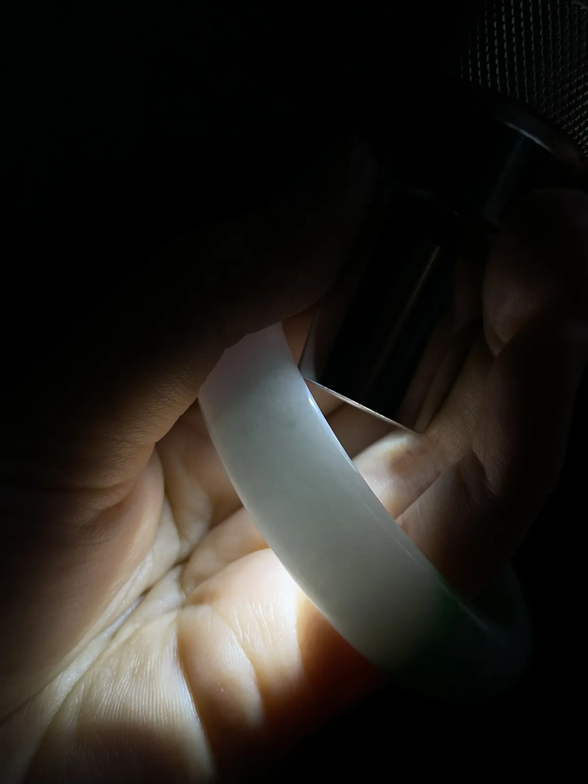 贵妃镯53.8圈口，翡翠糯化种飘绿手镯