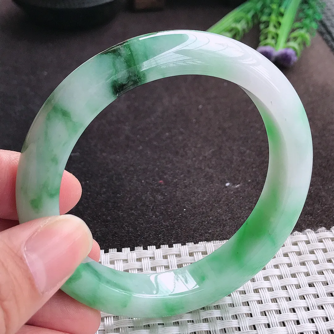 实拍A货翡翠60.5/12.6/9.5老坑精美冰润飘绿手镯大圈口宽边玉镯手环