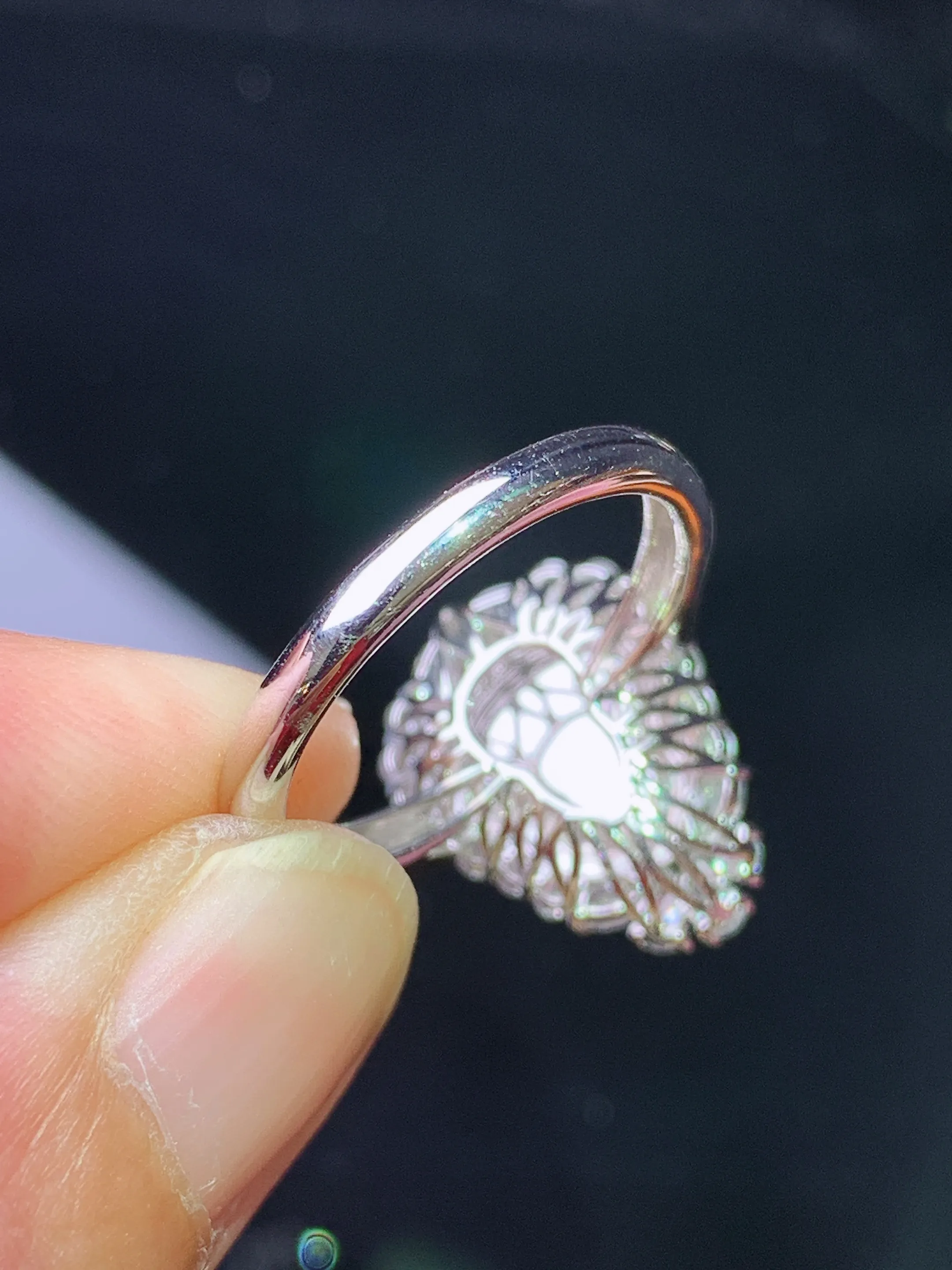 18k金钻镶嵌满绿葫芦戒指 玉质细腻 色泽清新艳丽 圈口13.5 整体尺寸17*13.3*9.2