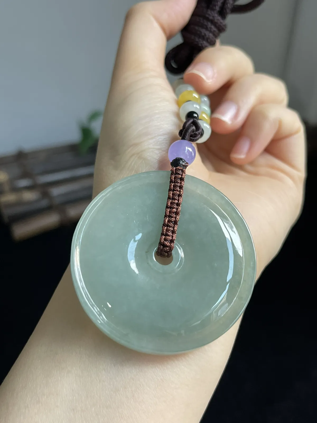 翡翠冰糯种淡绿色平安扣，配珠未测