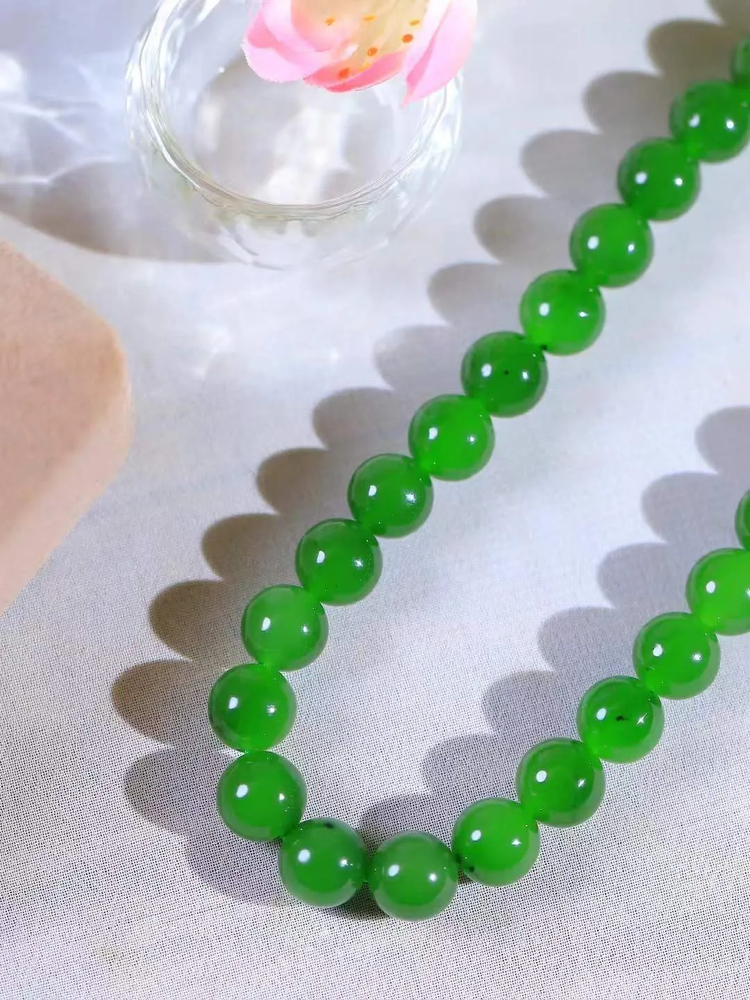 【珠圆玉润.项链】

精品和田玉碧玉珠圆玉润项链 玉质细腻油润 饱满光滑 质朴无华，悠远简单，人心境界远，百世修炼深，心灵常驻善意持，觉悟人生百世修。重73.2克 尺寸取一10mm  FDL-221202622