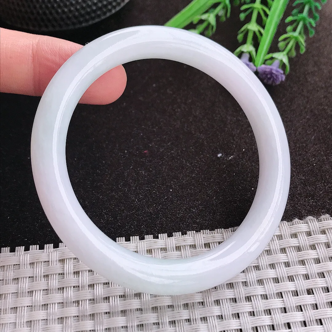 实拍A货翡翠56/8.5/8.9老坑秀气温润白月光圆条手镯翡翠玉镯手环