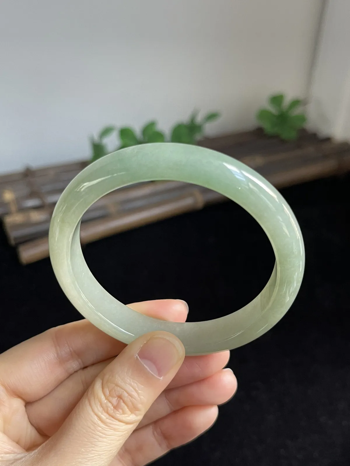 正圈55.8圈口，翡翠冰糯种黄色手镯