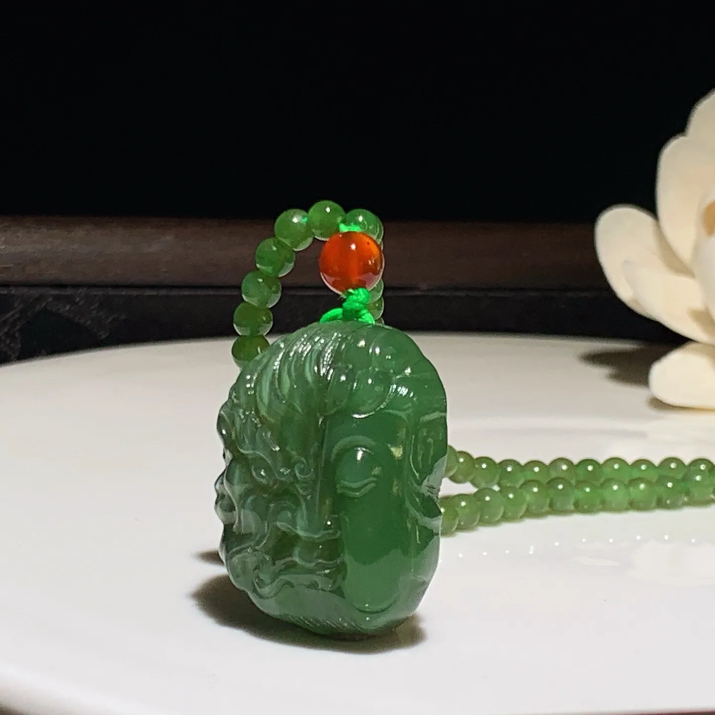 和田玉菠菜绿猫眼俄罗斯碧玉佛魔一念间挂件。尺寸30/22/12重31克 玉质细腻油润。手推出油。佩戴