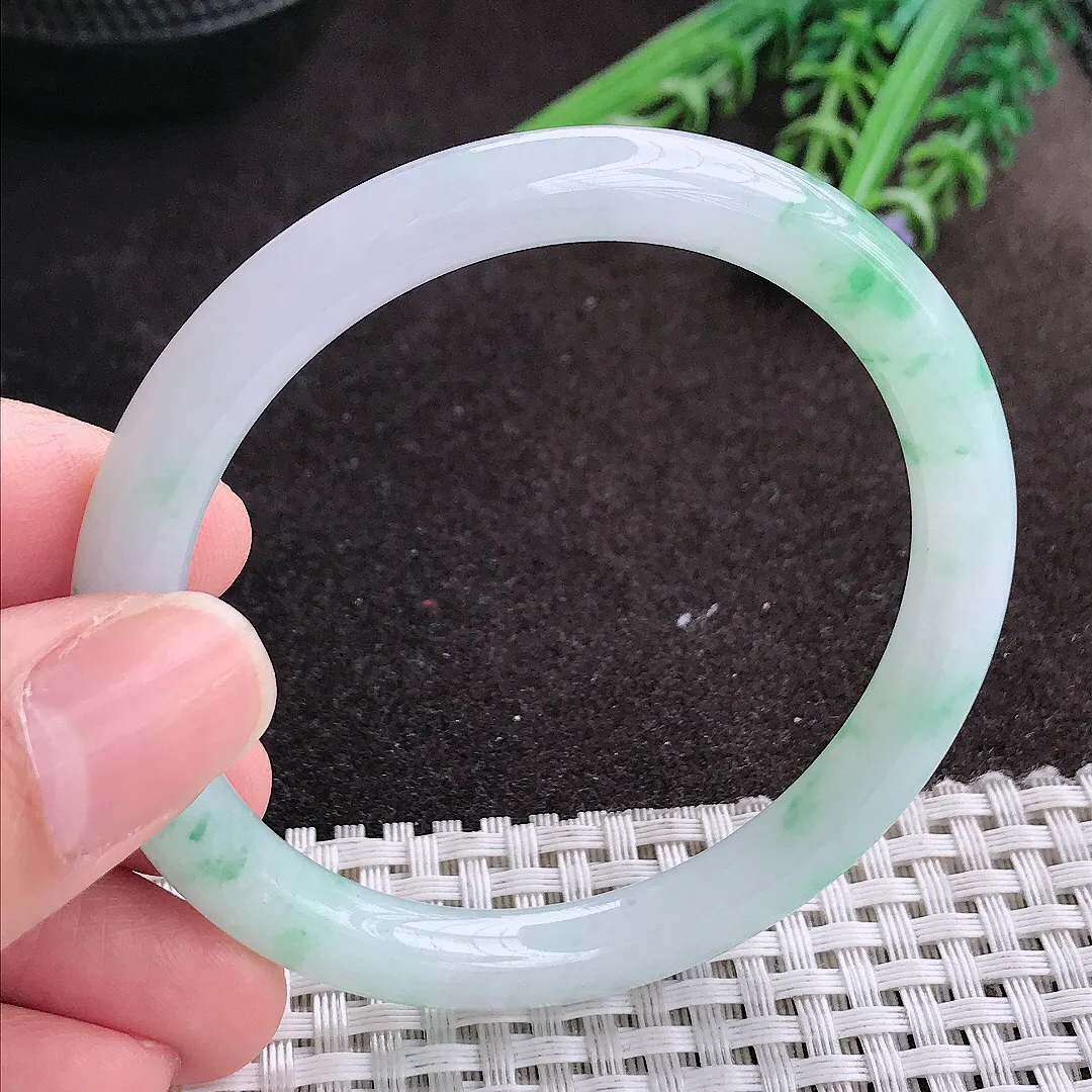 实拍A货翡翠54/7.3/7.6老坑冰润水灵飘绿花圆条手镯宽边玉镯手环