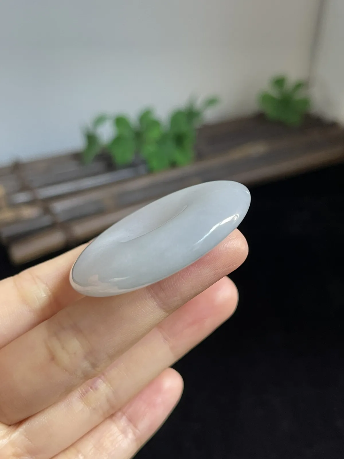 翡翠糯化种白色平安扣