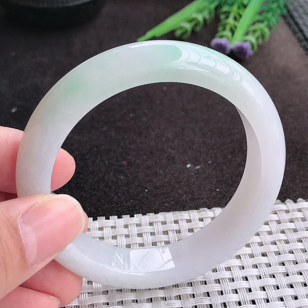 实拍A货翡翠55.5/12.9/8.5老坑秀气冰润浅绿手镯宽边玉镯手环