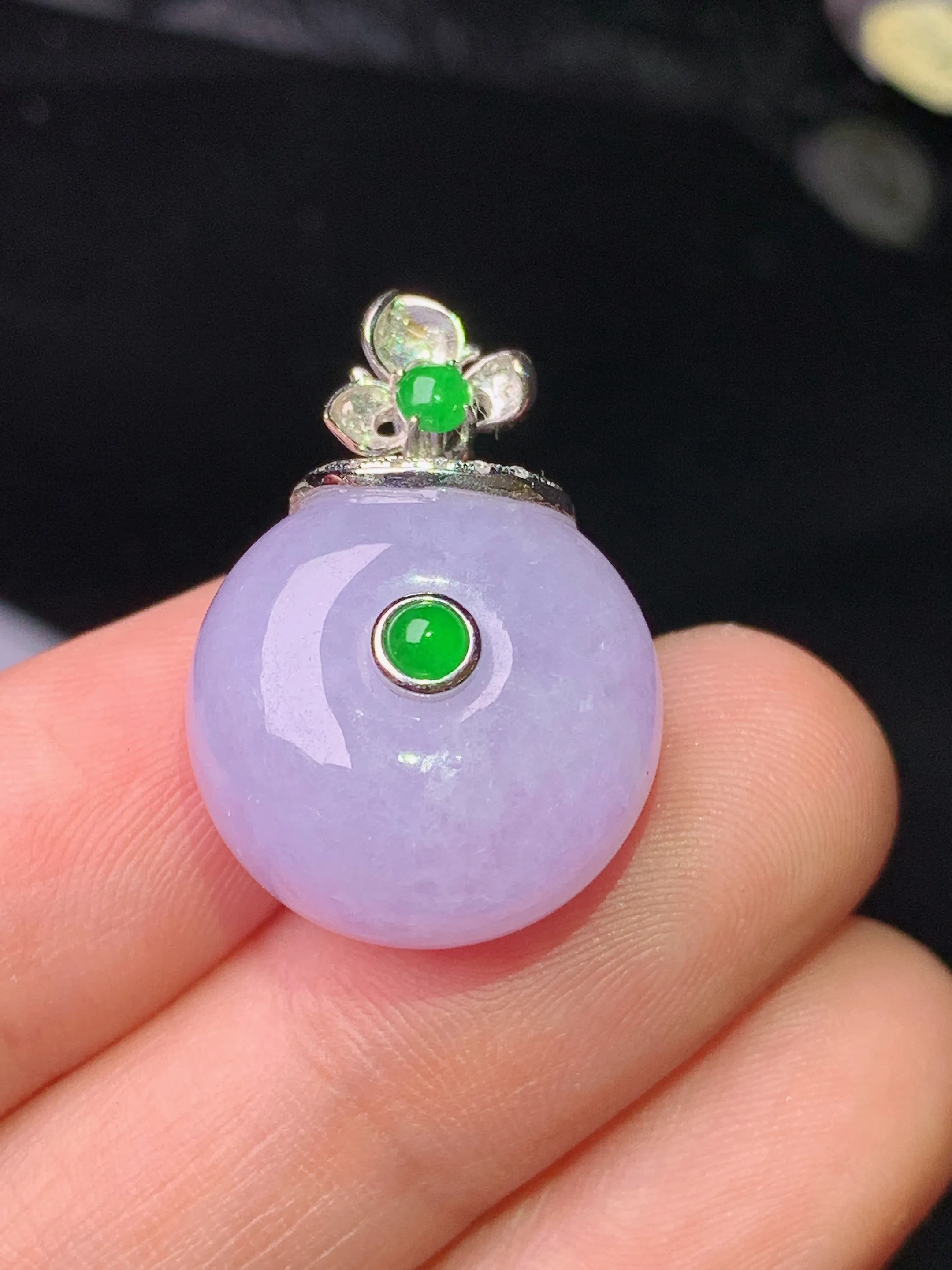 18k金镶嵌紫罗兰平安扣吊坠 玉质细腻 色泽清新艳丽 整体尺寸24.5*17*11.6