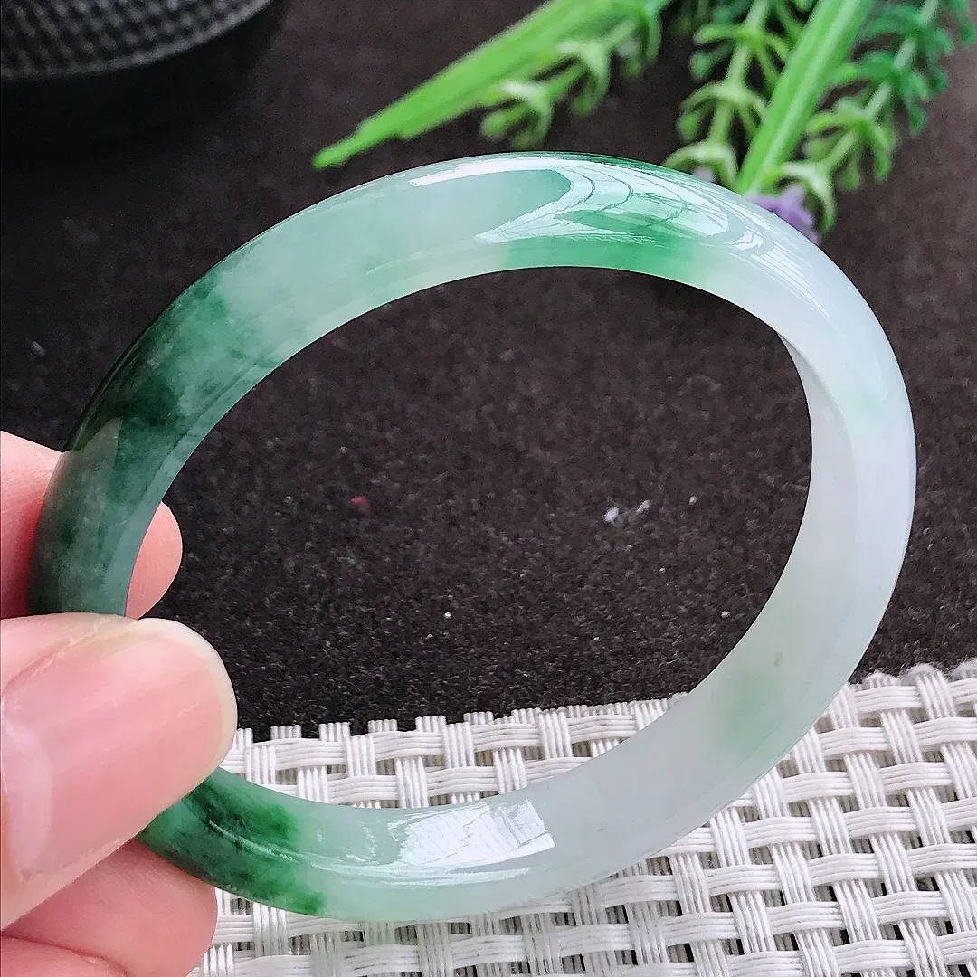 实拍A货翡翠53.5/48.5/9.8/6.3老坑冰胶水灵飘花贵妃手镯宽边玉镯手环
