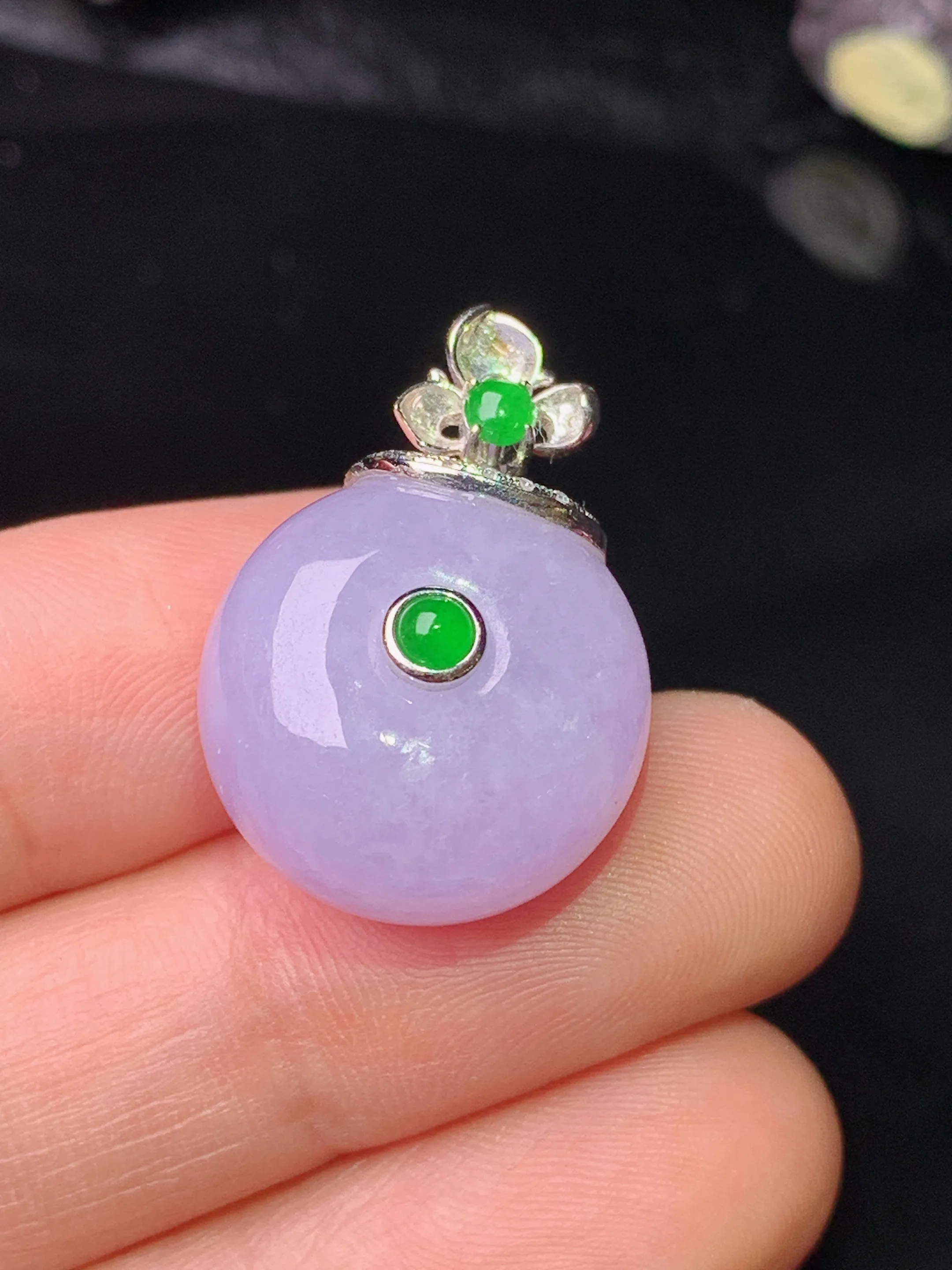 18k金镶嵌紫罗兰平安扣吊坠 玉质细腻 色泽清新艳丽 整体尺寸24.5*17*11.6