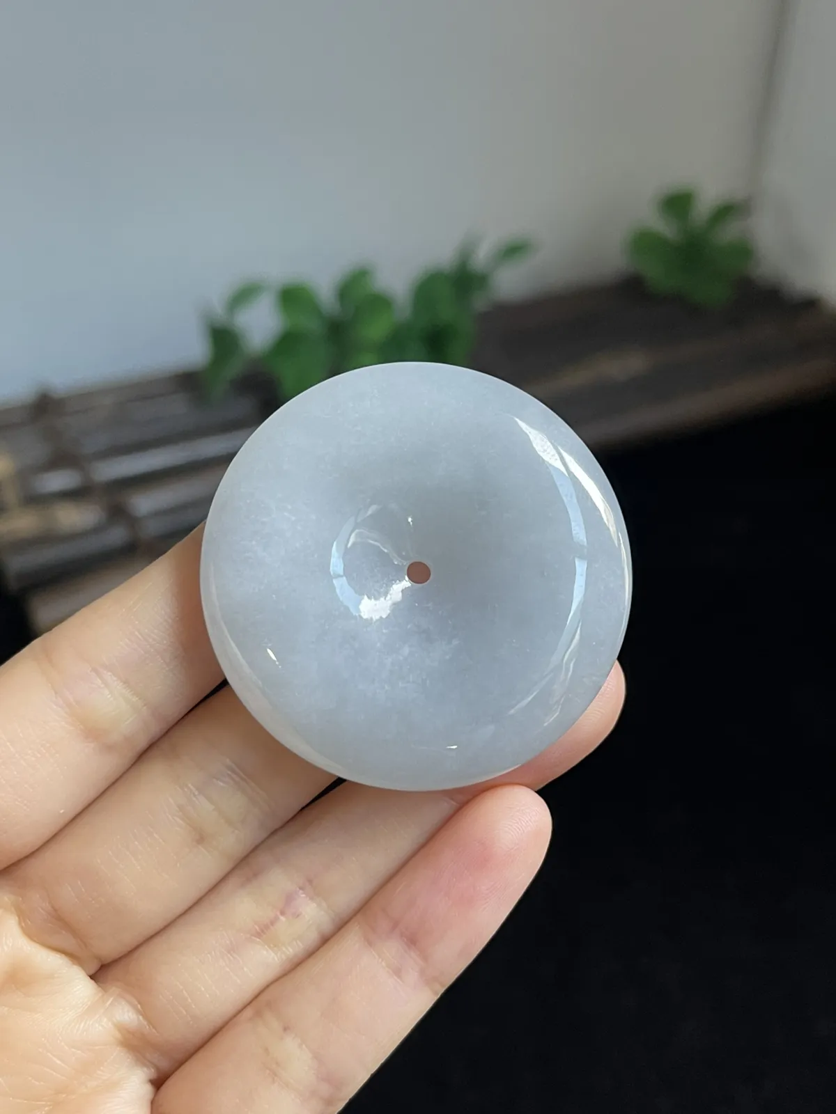 翡翠糯化种白色平安扣