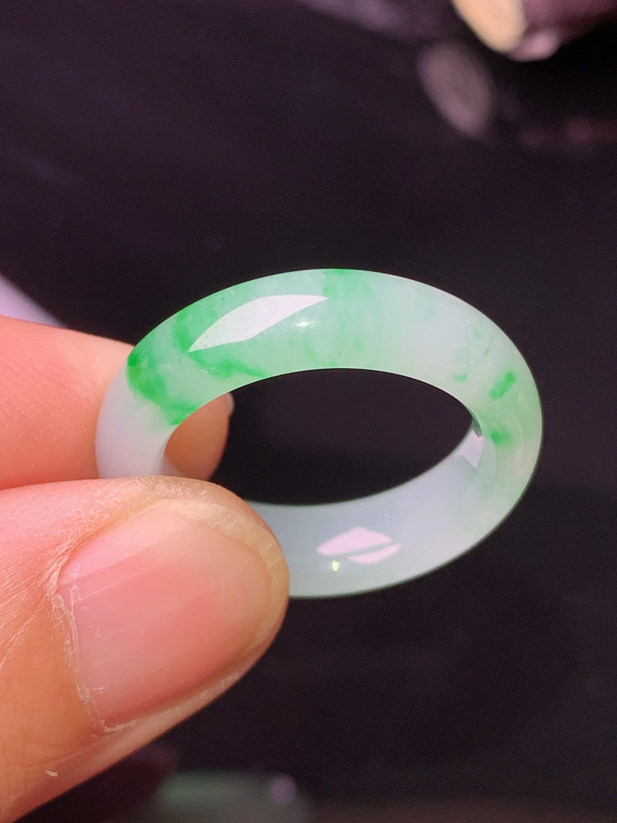 飘绿指环 玉质细腻 色泽清新艳丽 圈口15 整体尺寸24.7*6*3.8