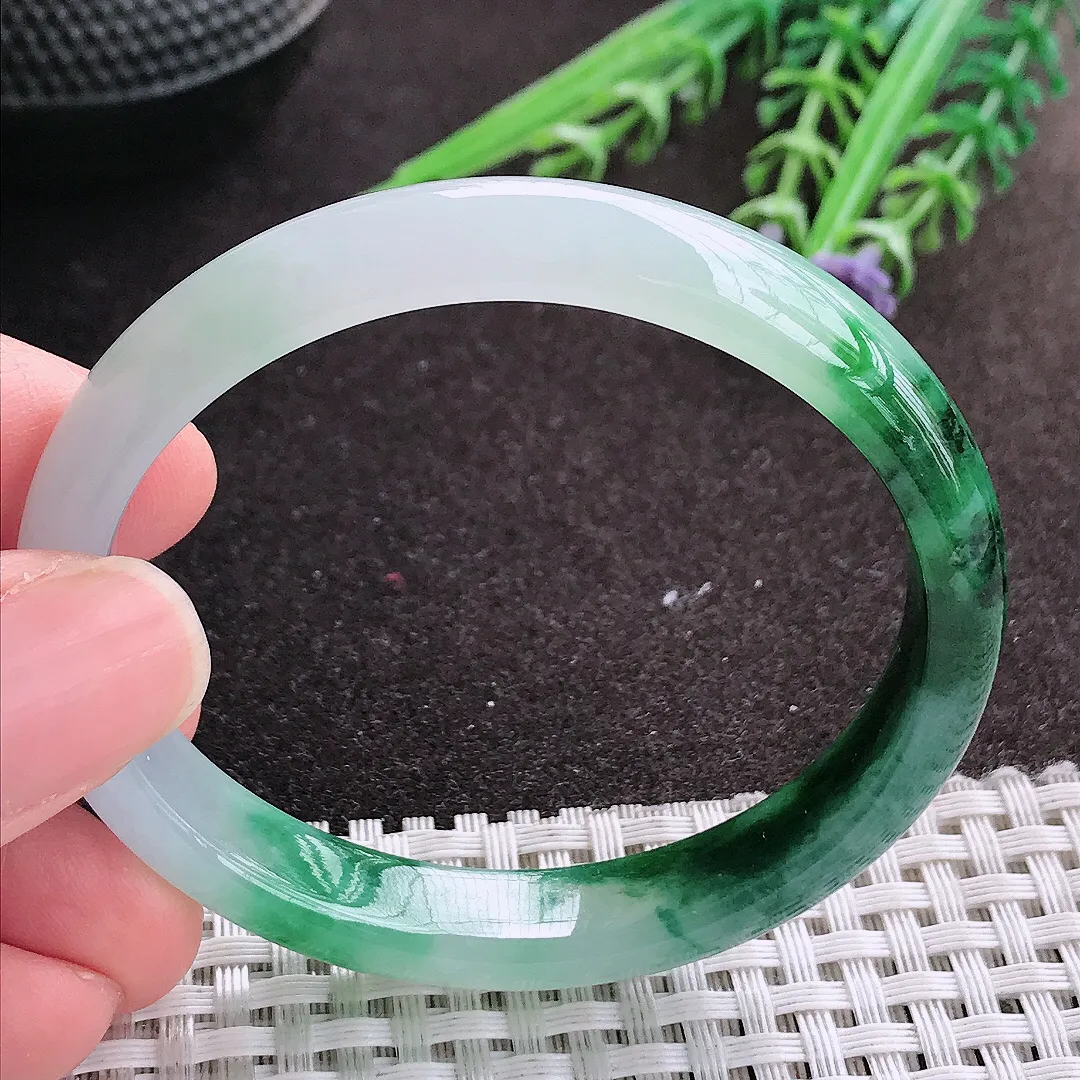 实拍A货翡翠53.5/48.5/9.8/6.3老坑冰胶水灵飘花贵妃手镯宽边玉镯手环