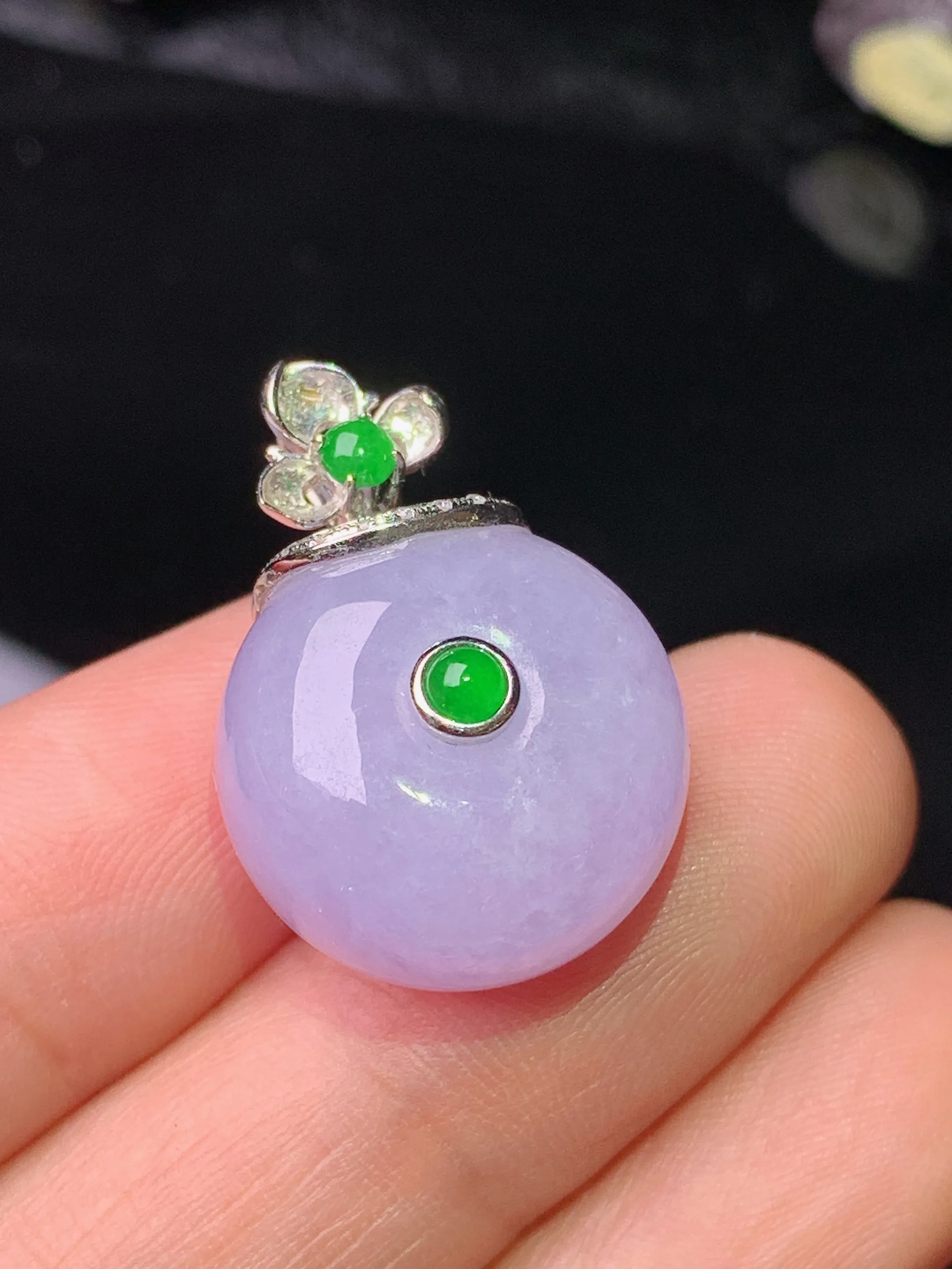 18k金镶嵌紫罗兰平安扣吊坠 玉质细腻 色泽清新艳丽 整体尺寸24.5*17*11.6