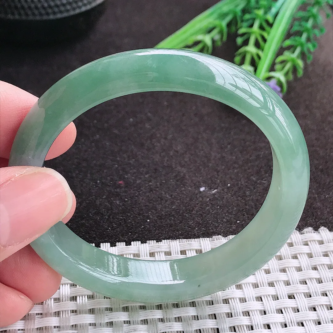 实拍A货翡翠53.5/48/12.1/7.8老坑冰润满油绿贵妃手镯宽边玉镯手环