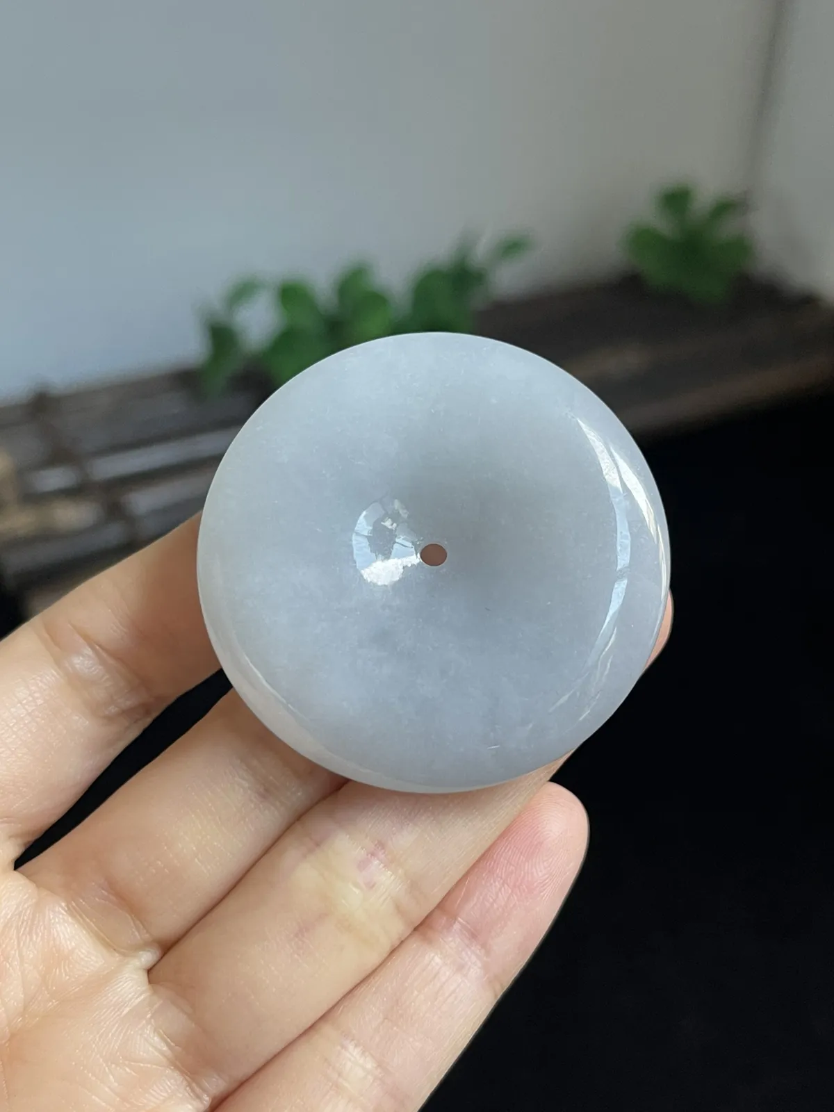 翡翠糯化种白色平安扣