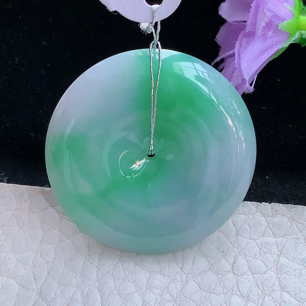 xqa实拍35*5.8缅甸翡翠浅绿大平安扣玉坠